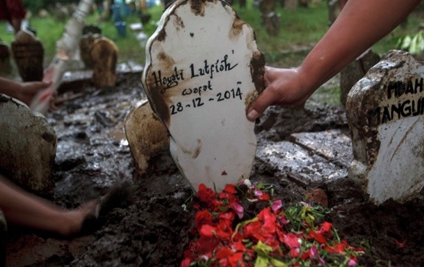 Сім ї загиблих у авіакатастрофі AirAsia отримають по 24 тисячі доларів