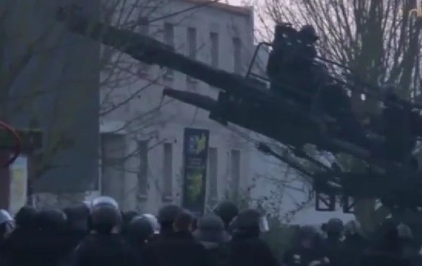 Появилось видео штурма террористов, расстрелявших редакцию Charlie Hebdo