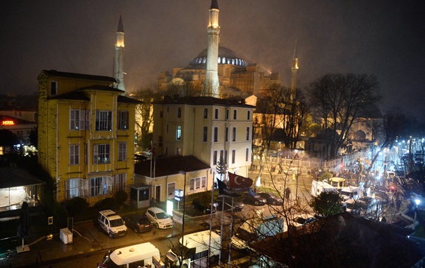 В торговых центрах Стамбула обнаружены две бомбы