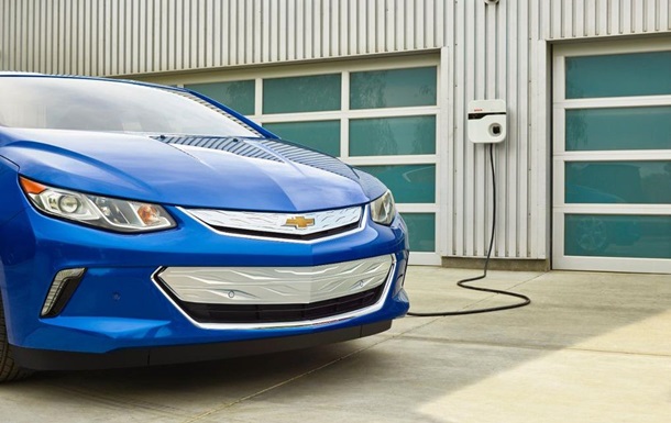 Майже електромобіль: Chevrolet представив новий Volt