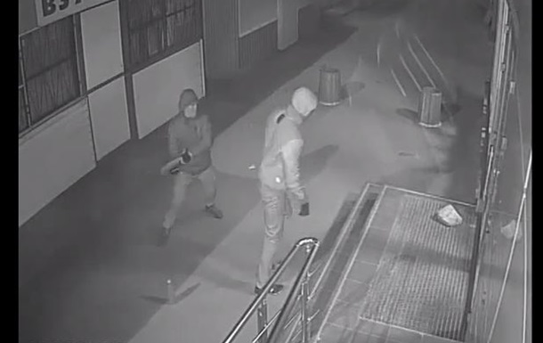 Roshen опублікувала відео нападів на магазини у Києві