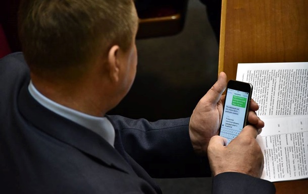 Депутатські SMS про кредит для  колгоспу : фото з Ради