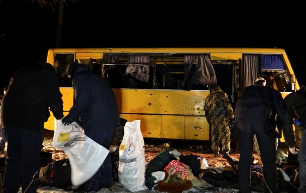 Підсумки 13 січня: Розстріл автобуса під Волновахою і ультиматум  кіборгам 
