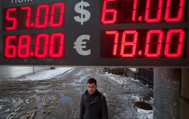 Россия: доллар и евро растут на открытии торгов в среду