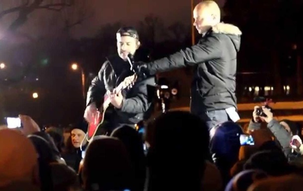 На митинге в Санкт-Петербурге спели песню о Путине