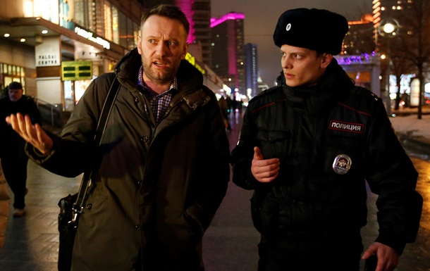 Следователи допросили Навального и обыскали его фонд