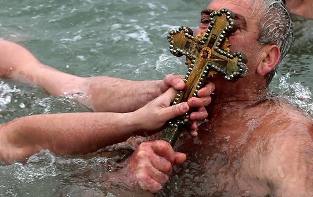 В Украине сегодня празднуют Крещение