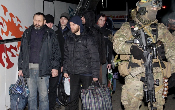 Из плена ДНР освободили трех  киборгов  - Минобороны