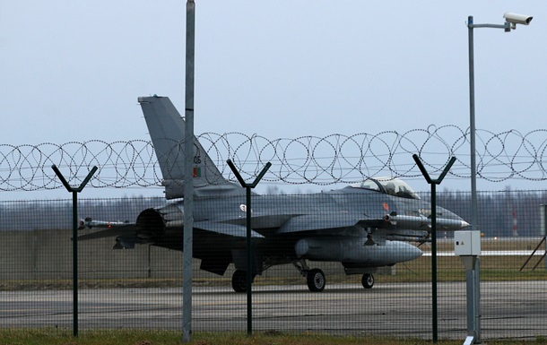 Истребитель F-16 ВВС Греции разбился в Испании