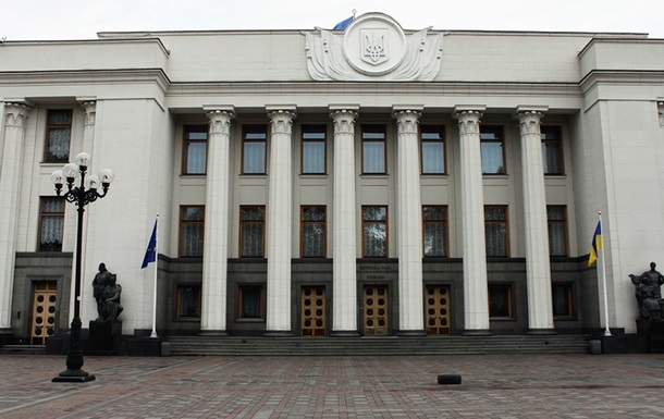 Депутаты предлагают Порошенко ввести военное положение