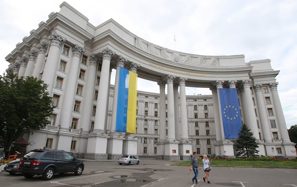 Украина ждет встречи в Минске, сепаратисты грозятся уехать