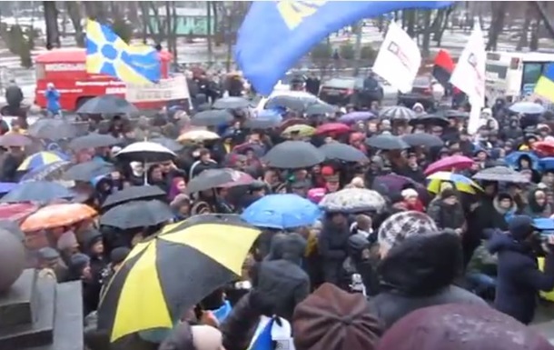 У Полтаві мітингувальники вимагають визнати Росію країною-агресором