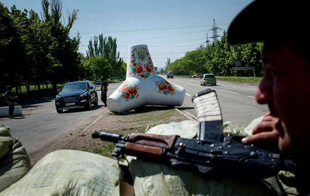 На въездах в Киев укрепят блокпосты