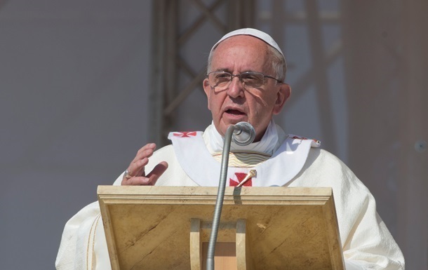 Папа Франциск разрешил шлепать детей
