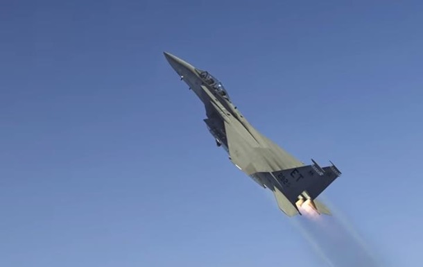 Пентагон показал взлет космической ракеты с самолета