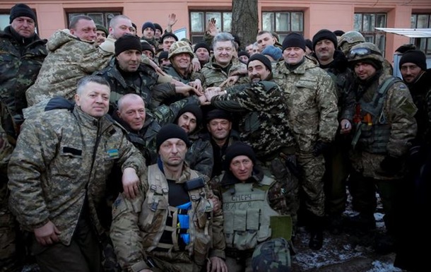 Порошенко встретился в Артемовске с бойцами из Дебальцево