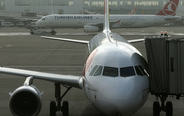 Turkish Airlines скасувала понад 800 рейсів через снігопад