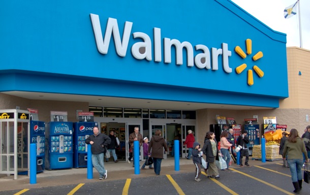 Wal-Mart повысит зарплаты более полумиллиона сотрудников
