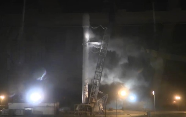  Революционная  Falcon 9 впервые вывела в космос два коммерческих спутника