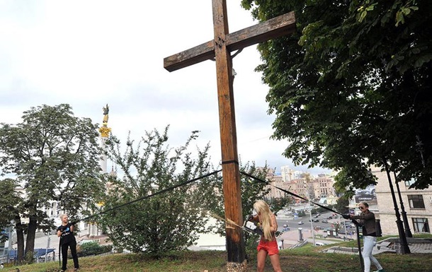 Уничтожение поклонного креста в Киеве: святотатство или сценарий?