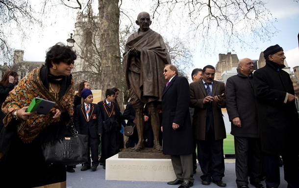 В Лондоне появился памятник Махатме Ганди