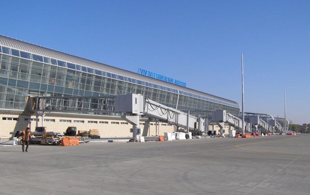 В аеропорту Львів шукають вибухівку