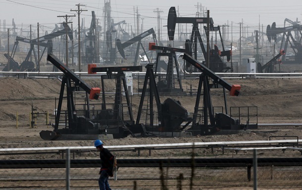 Нафта дешевшає в очікуванні статистики США