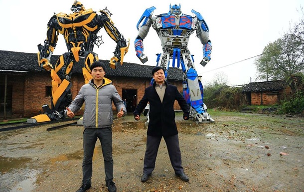 Китайські селяни збирають величезних трансформерів зі старих автомобілів