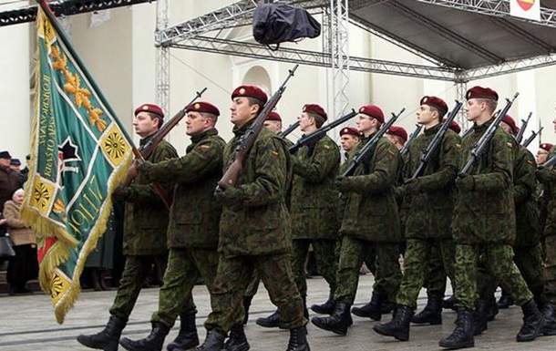 Литовський парламент ухвалив тимчасове повернення до військового призову
