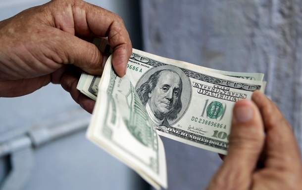 Долар продовжує зростати на міжбанку