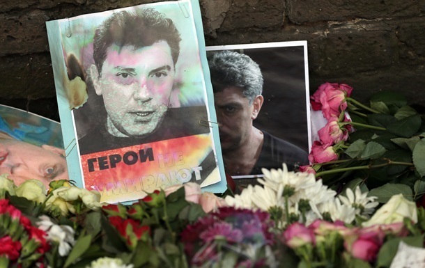 З місця вбивства Нємцова забрали лише зів ялі квіти - мерія
