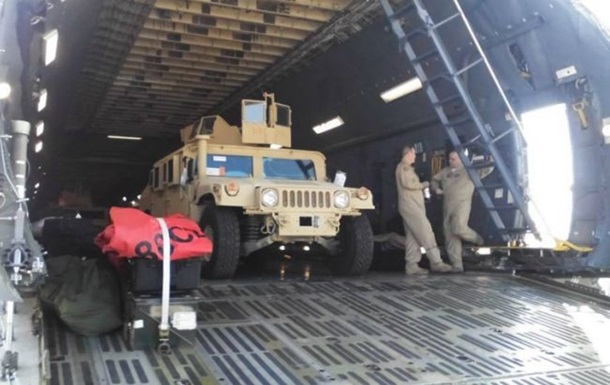 Появилось видео, как Украина получает американские броневики Хамви HMMWV