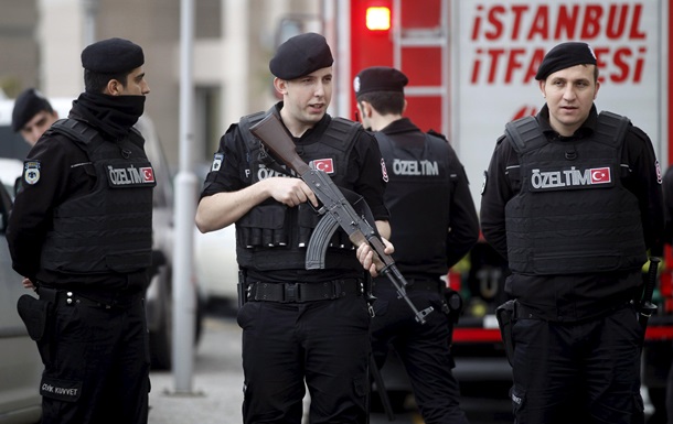 Стамбул: У офиса прокурора слышна стрельба