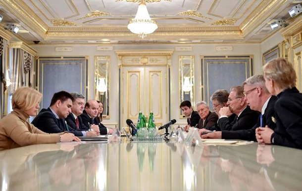 Порошенко: Решить ситуацию на Донбассе можно только миротворцами