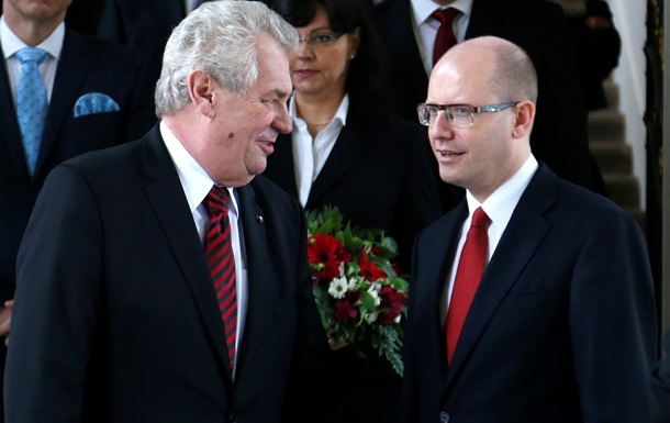 Прем єр Чехії назвав реакцію президента на адресу посла США  неадекватною 