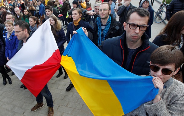 Українські заробітчани перевели з Польщі на батьківщину майже мільярд євро