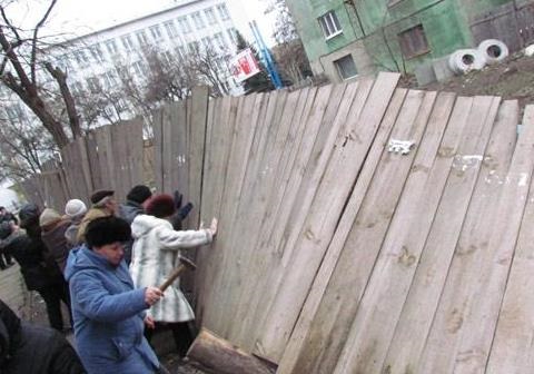 Незаконные застройки в Киеве: сносить нельзя, оставить?!