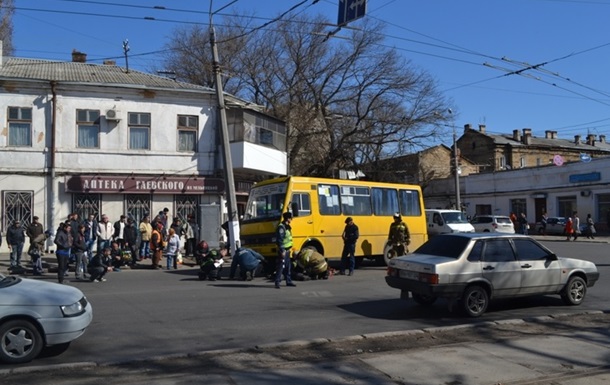 В Одессе водитель маршрутки не заметил и задавил женщину 