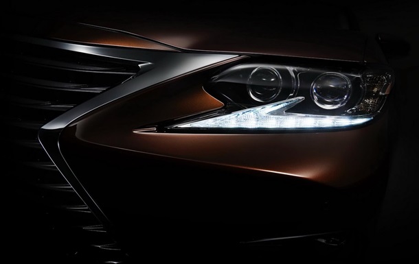 Lexus приоткрыл внешность обновленного бизнес-седана ES