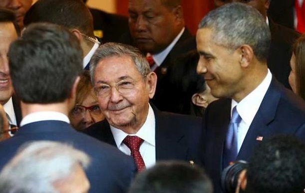Обама и Кастро обменялись рукопожатием в Панаме