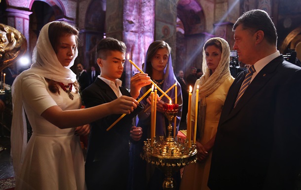 У Великодню ніч Порошенко помолиться за мир в Україні
