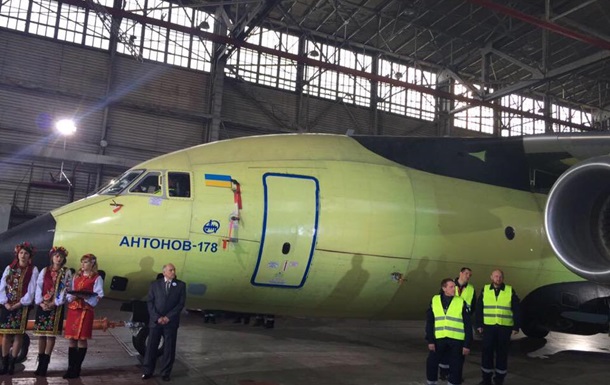 Завод Антонов представив новий літак
