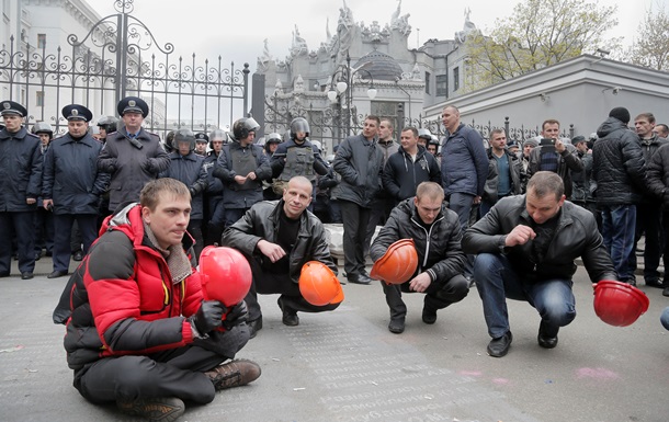 За себя или за Ахметова? Чего добиваются шахтеры в Киеве