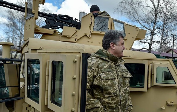 Україна введе воєнний стан при наступі противника - Порошенко