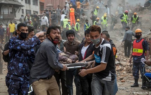Кількість загиблих внаслідок землетрусу в Непалі сягнула 1900 осіб