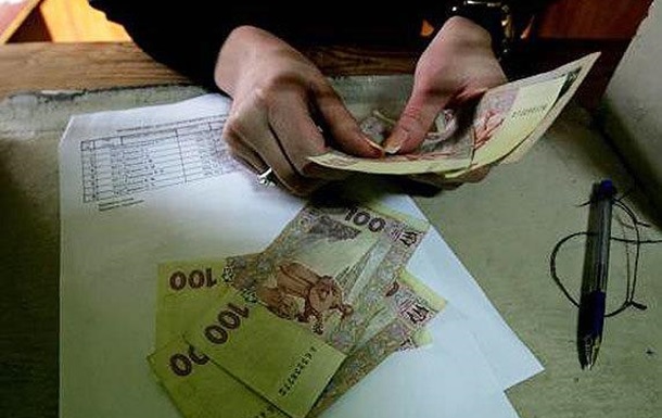 Зарплаты украинцев постепенно, но неуклонно падают