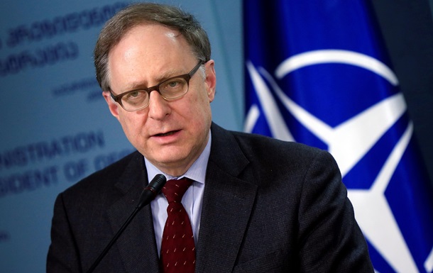 НАТО: Не позволим России запугиванием добиваться своих целей