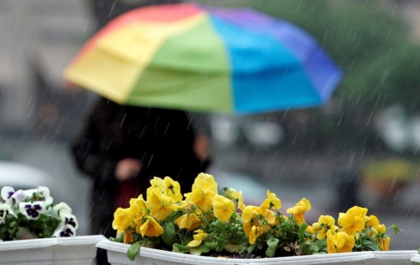 Неделя начнется для украинцев с прохладной и дождливой погоды