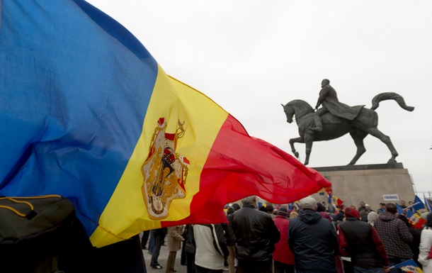 У Румунії хочуть поміняти вигляд державного прапора