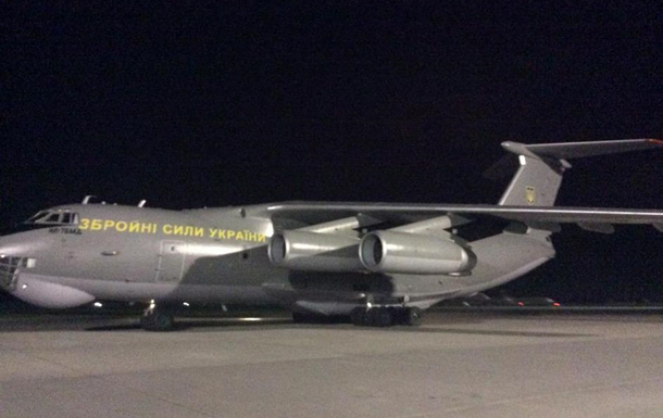 Іл-76 з евакуйованими з Непалу українцями приземлився у Борисполі